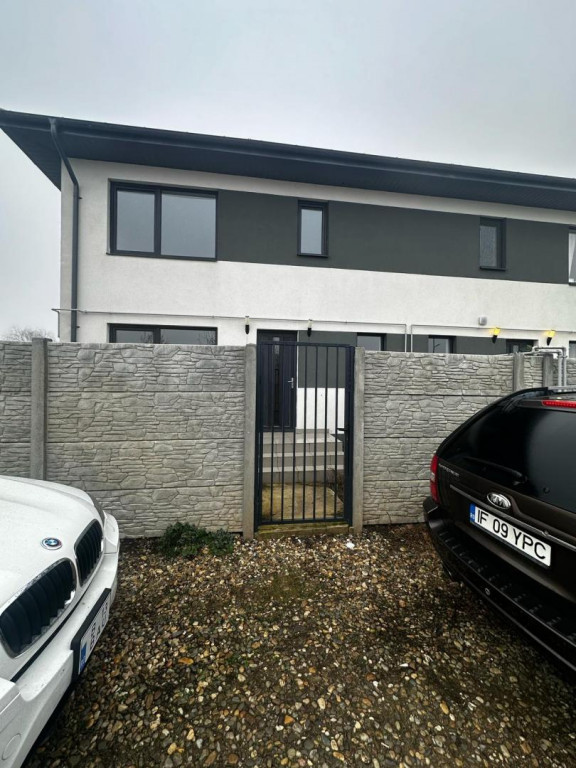 DE VÂNZARE – CASĂ TIP DUPLEX, 4 CAMERE, 3 BĂI