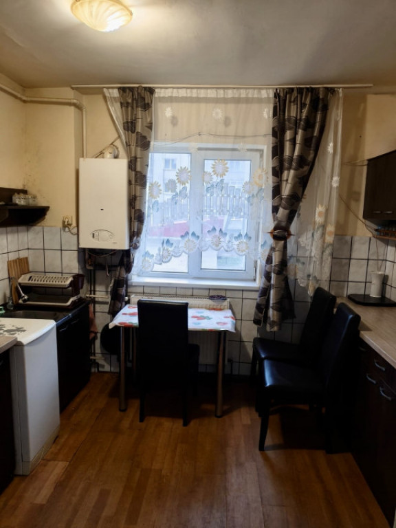 Apartament 2 camere bloc caramida etaj 1