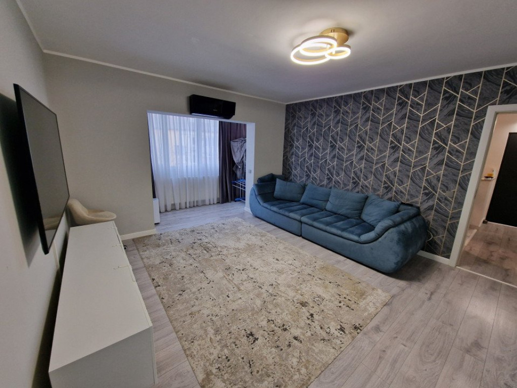 Apartament de 2 camere, 53 mp, semidecomandat, zona Garii
