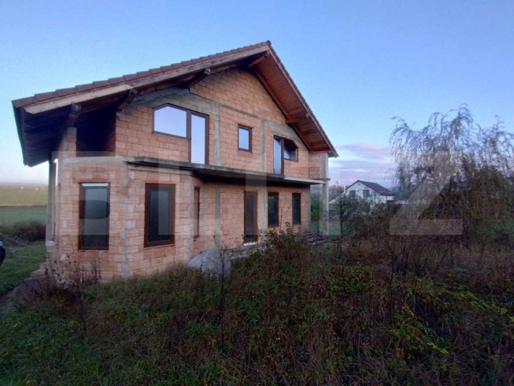 Casa la rosu cu 4 camere, 180 mp utili+teren 861 mp, zona Le