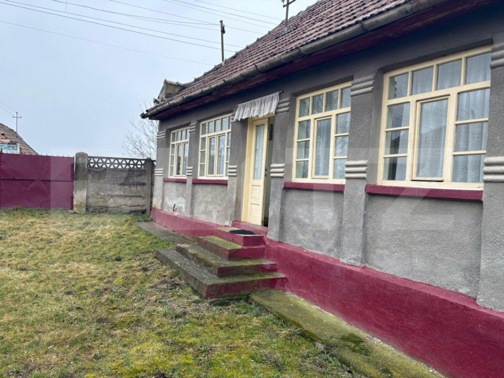 Casa individuala 57mp si anexe, 1000mp teren in Obreja