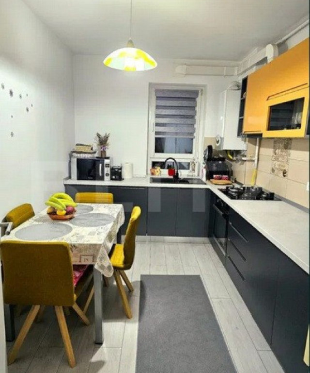 Apartament 3 camere, 77 mp, zona Tractoru