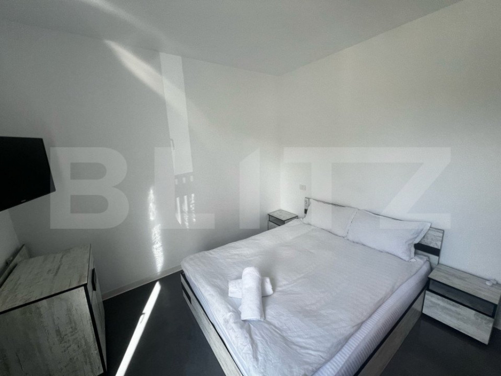 Apartament de lux 3 camere central, terasă 40 mp și 2 locu