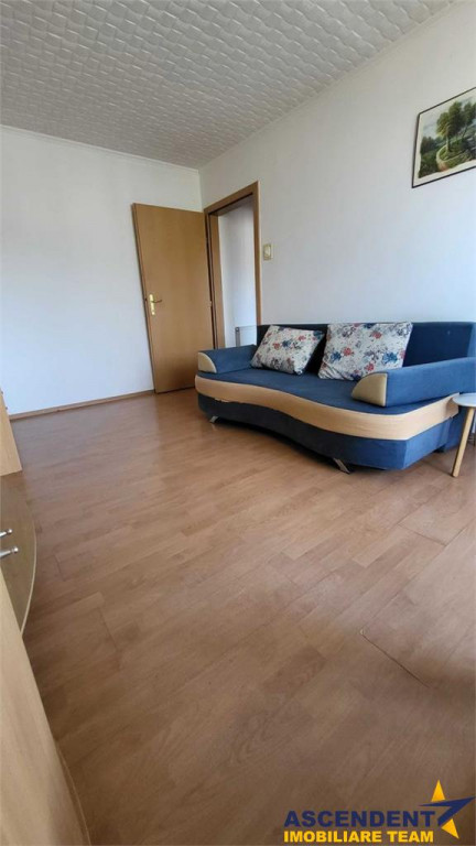 Decomandat, structura deosebita, zona Astra, Brasov