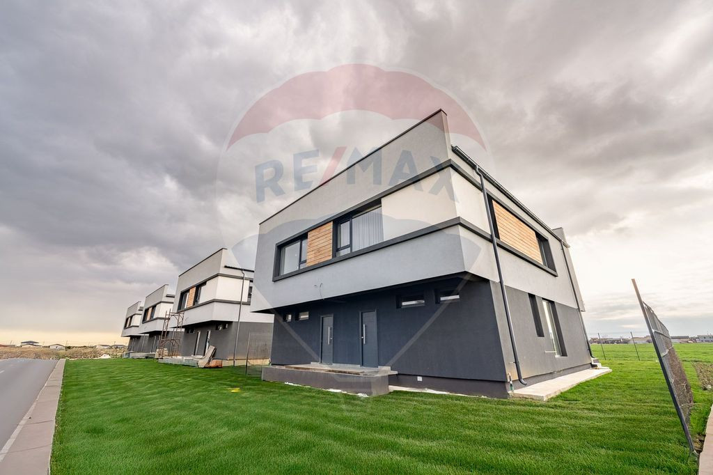 Vila 4 camere, curte si parcare - Balotesti