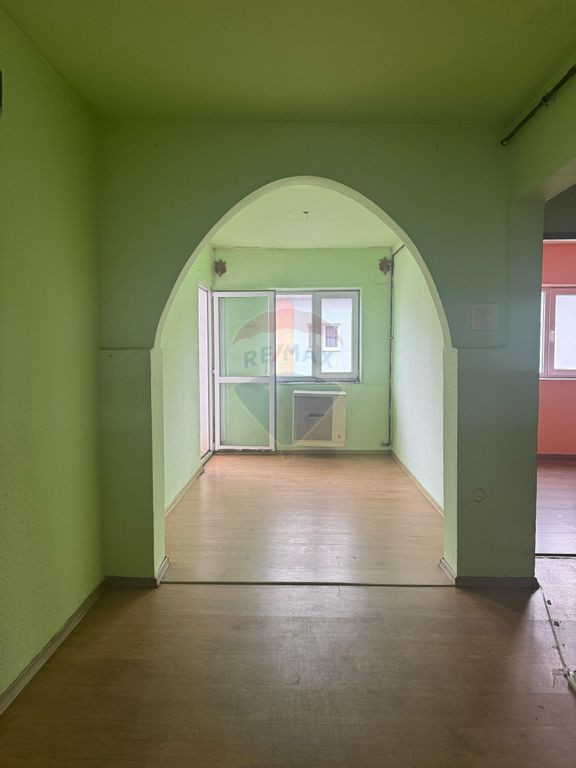 Apartament 3 camere decomandate - str. Sebeșului, etajul 4