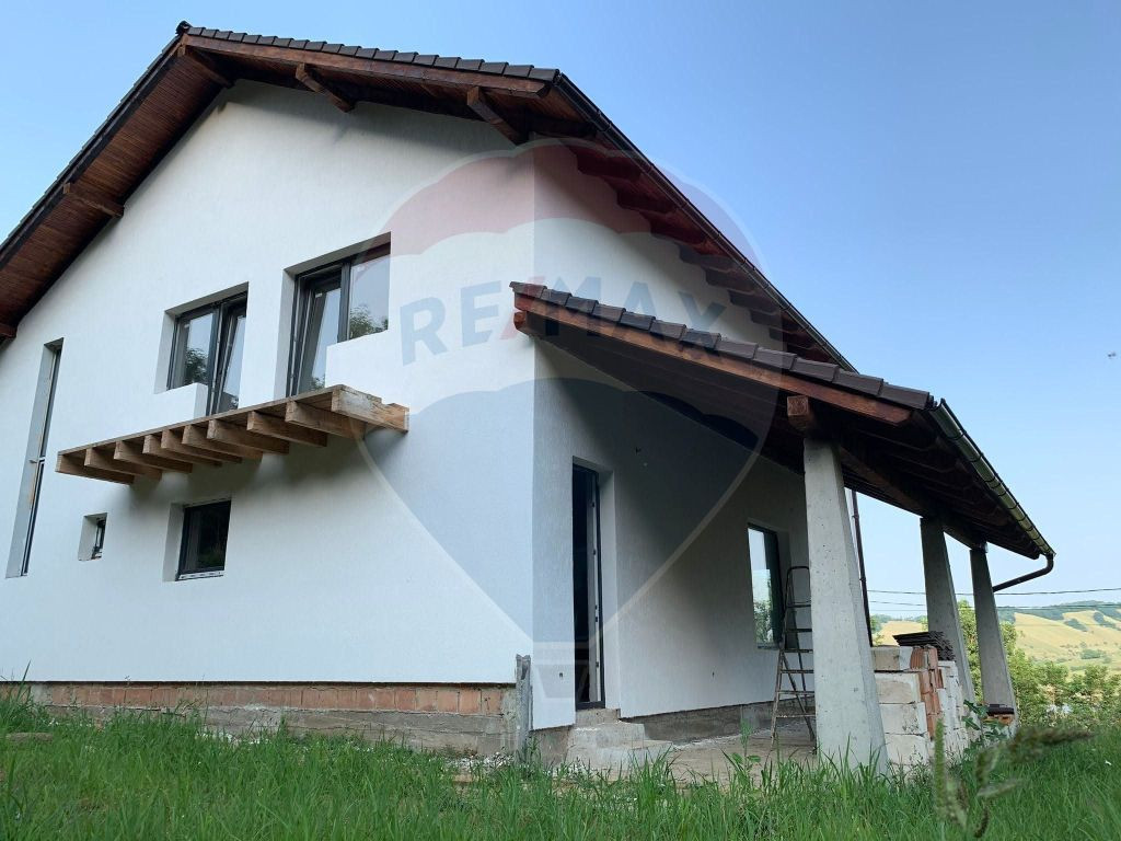 Casă nouă la Barajul Ighiș cu priveliște superbă!