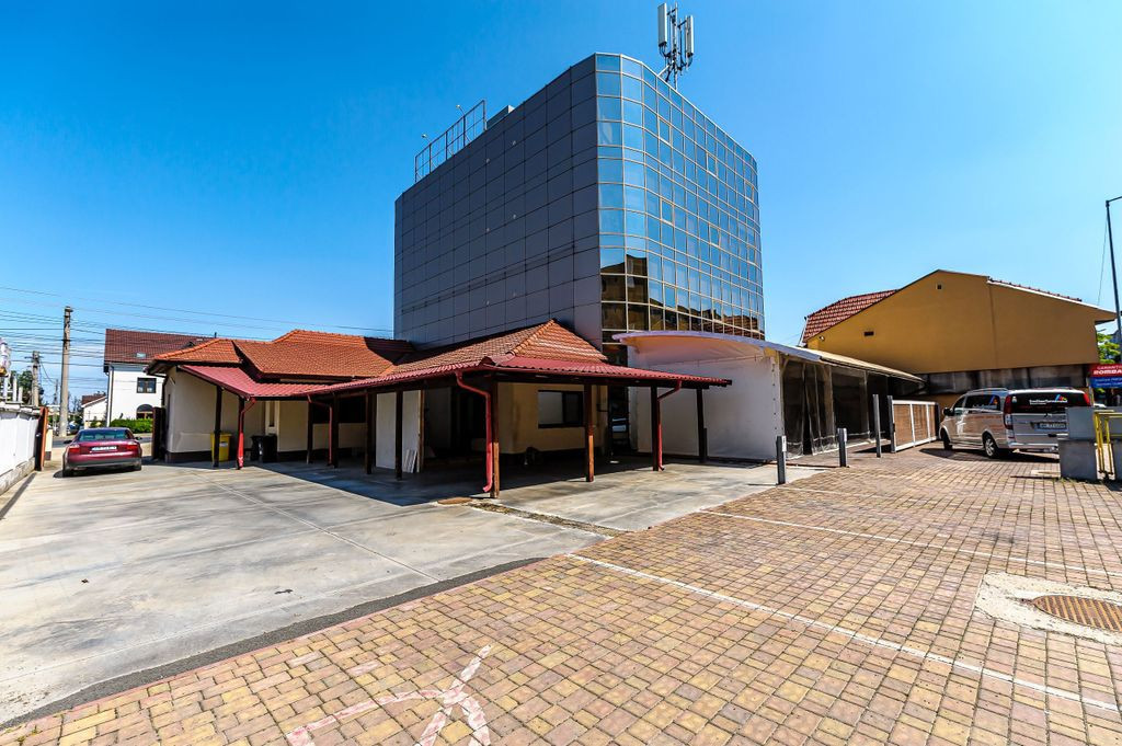 Cladire de birouri de inchiriat – 1032 mp