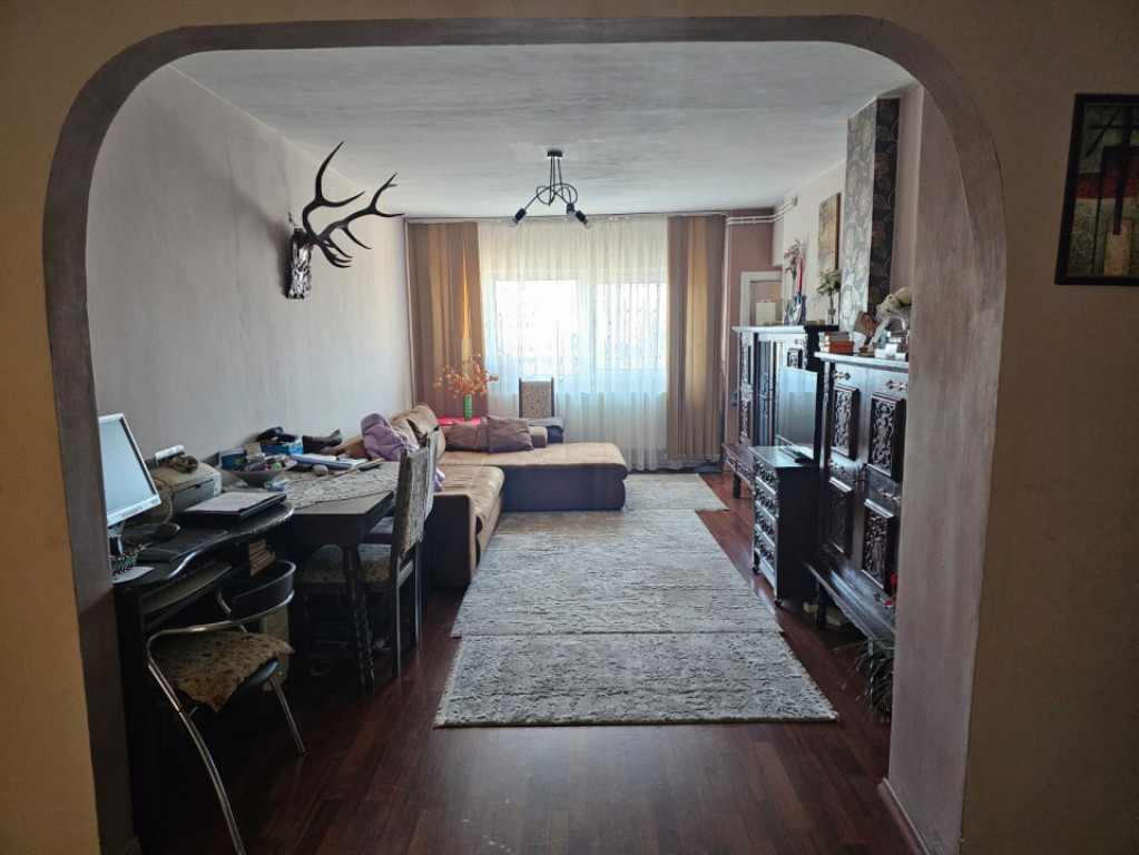 Apartament 4 camere, decomandat situat in zona Tomis III –