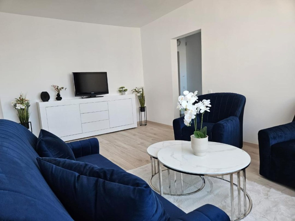 Ap tip U, Pta Magnoliei, et 9, lux , mobilat , acoperis , panorama