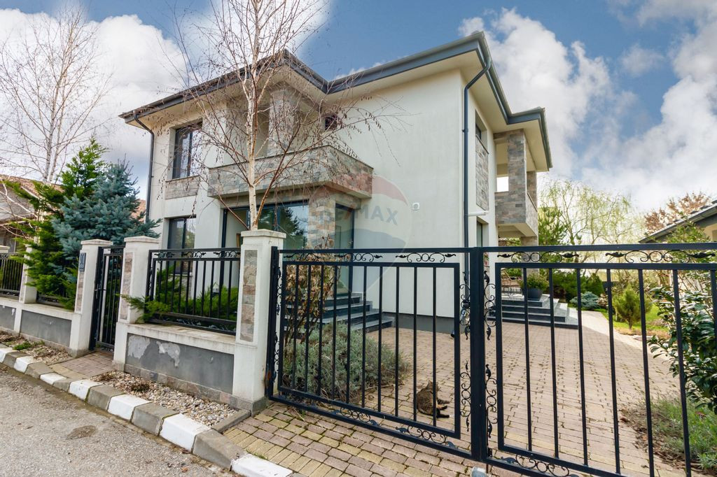 Casă / Vilă in Corbeanca, langa lac, adiacent padure, l...