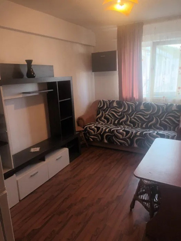 Frumoasa , camera de camin 17 mp, baie cu wc si dus