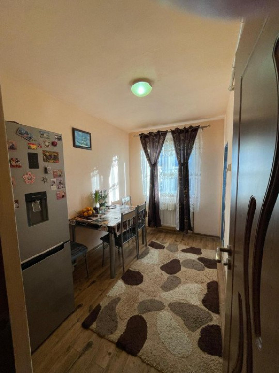 Apartament de vanzare, cu 2 camere, 40 mp, zona Semiluna
