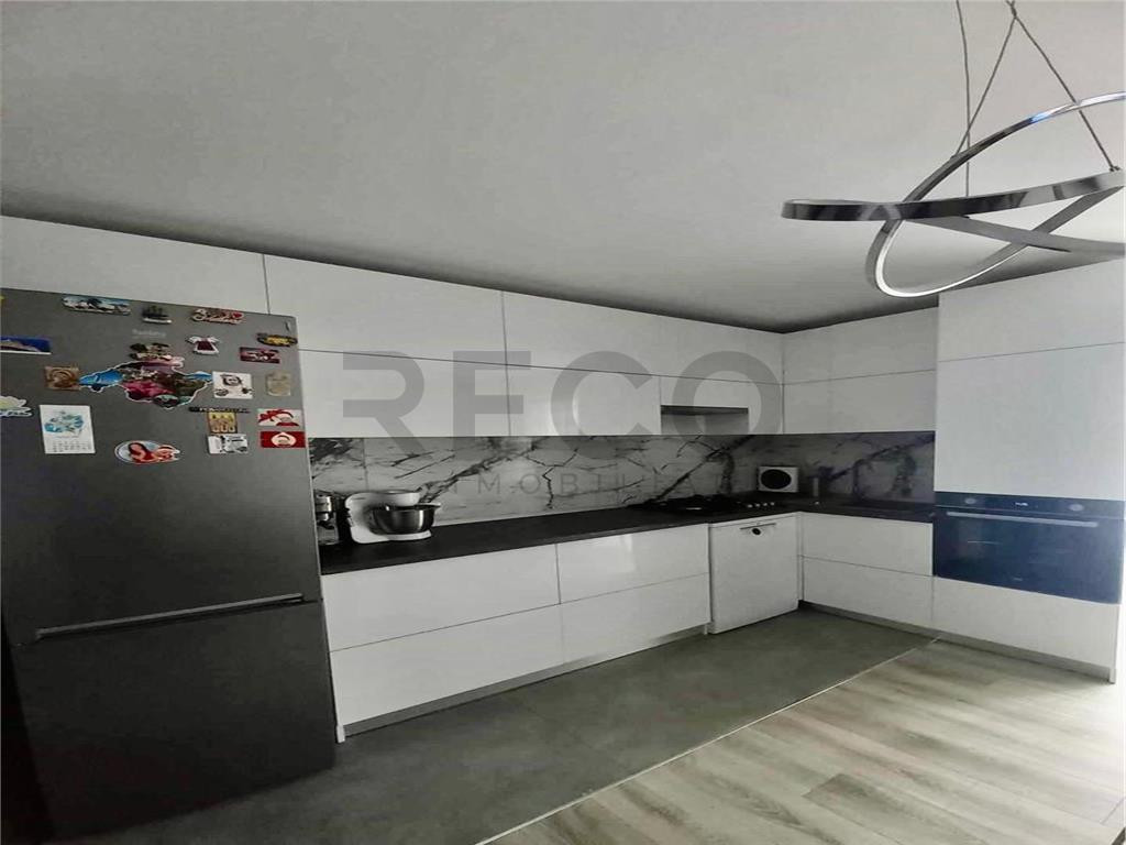 RECO Apartament 3 camere, zona Rogerius, etaj intermediar