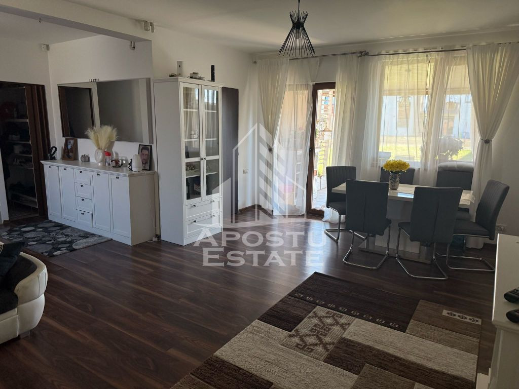 Casa cu 4 camere, 3 locuri de parcare, petfriendly, in Sa...