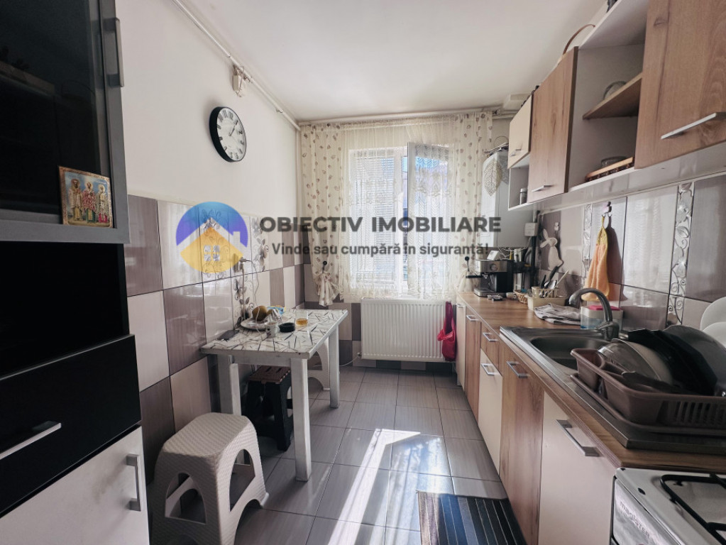 Apartament 2 camere-parter inalt- Zona Darmanesti