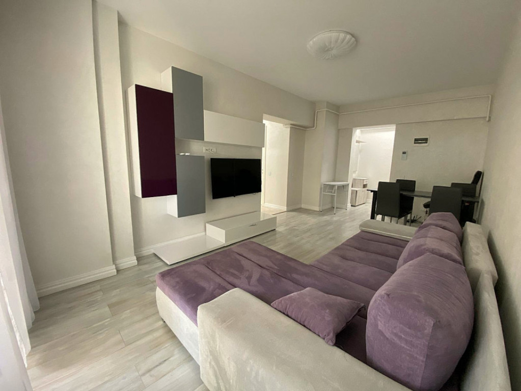 Apartament 3 camere + parcare ROYAL TOWN!