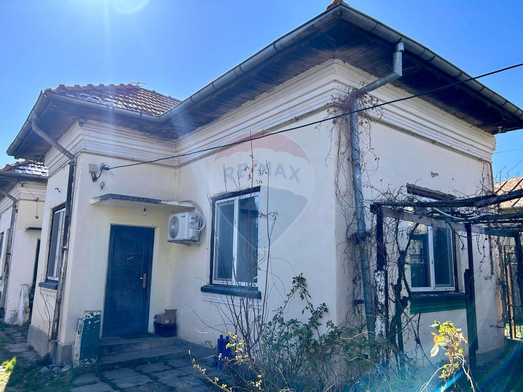 Casă cu teren de vânzare în zona Central, General Drag...