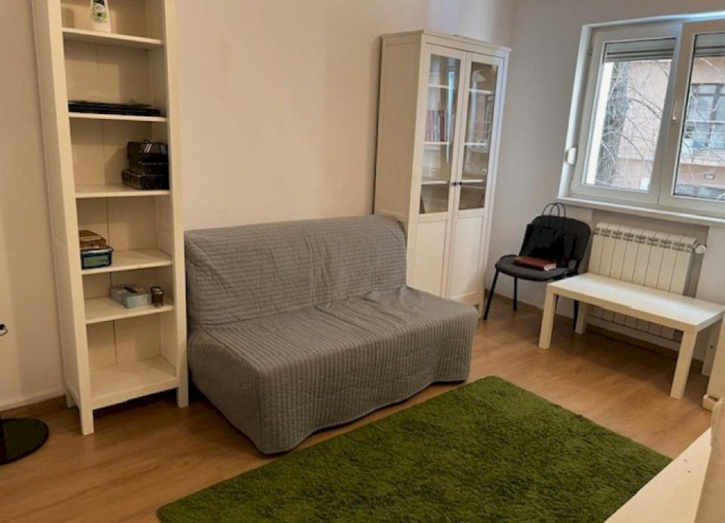 Garsoniera Piata Alba Iulia- adiacent.