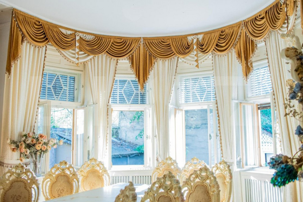 Casa, 6 camere, 408 mp, zona Semicentrala