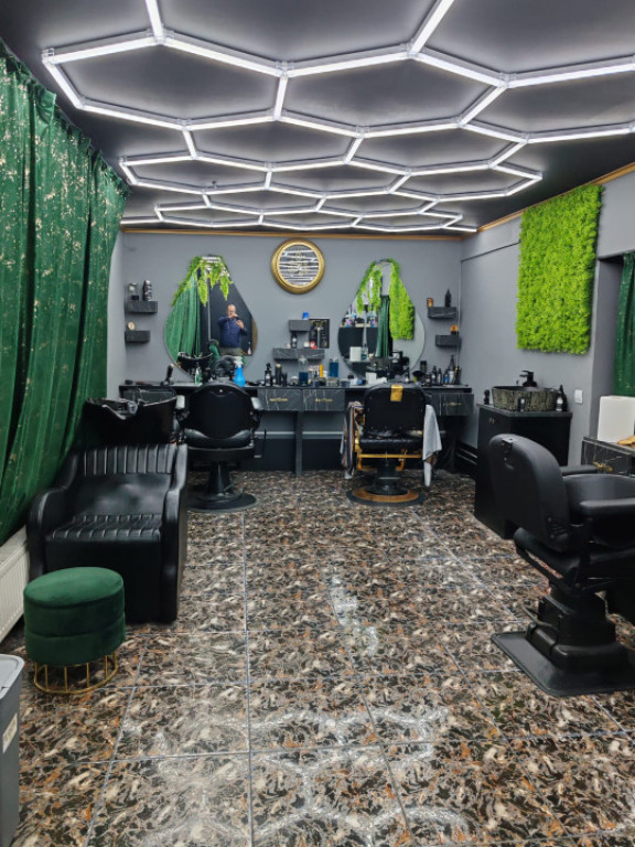 Afacere la cheie, BarberShop, 43 mp, in apropiere Liceu M. K