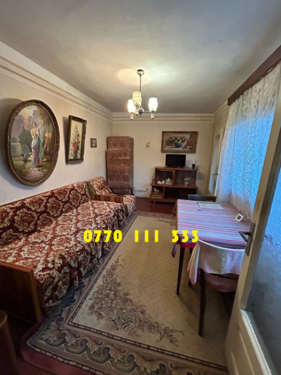 Casa 3 camere, baie, bucatarie plus garaj, Zona Centrala