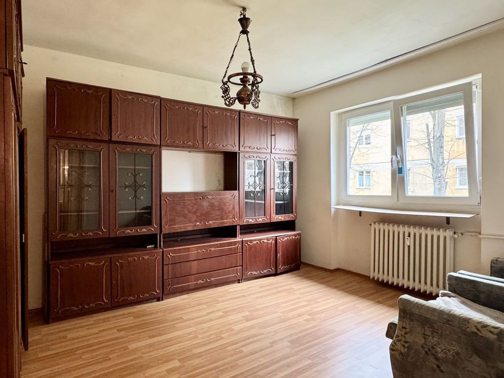 Garsonieră de inchiriat etaj 1, zonă liniștită, Aleea...