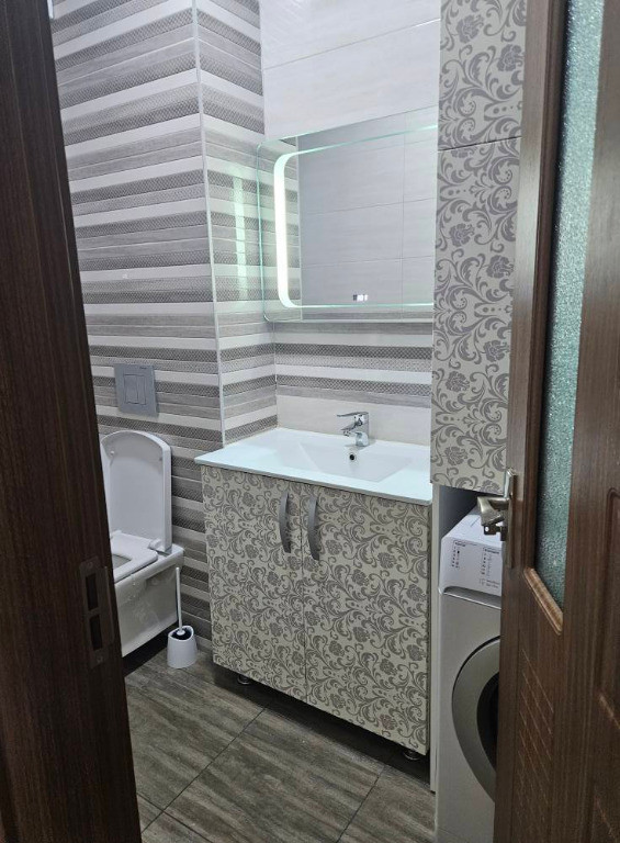 Apartament de 3 camere zona TRACTORUL,Complex Isaran