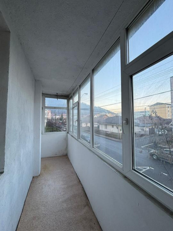 Apartament cu 3 camere la etajul 1 strada Lamaitei