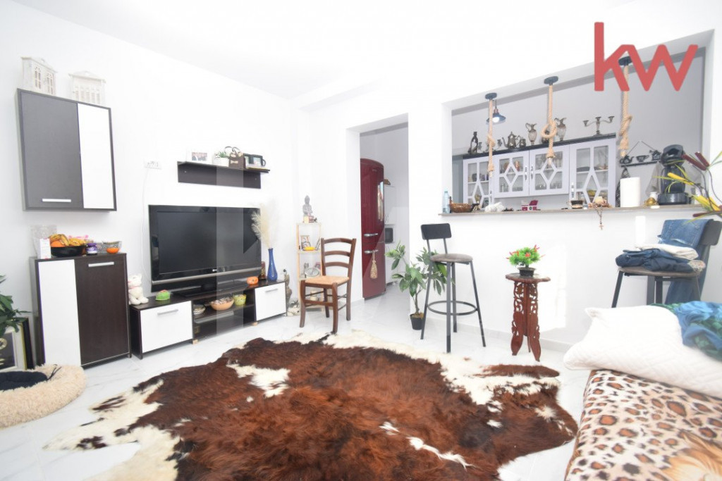 Studio, etajul 1, periferia Craiovei, loc de parcare inclus