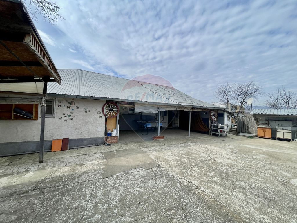 Spațiu comercial de închiriat ( centru Odobesti )