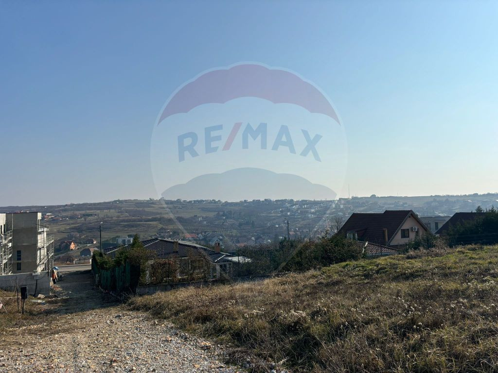 Teren de Vânzare Intravilan cu Panoramă, 600 mp Dealuri...
