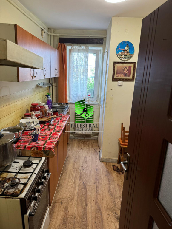 Apartament 2 camere semidecomandat de TRACTORUL