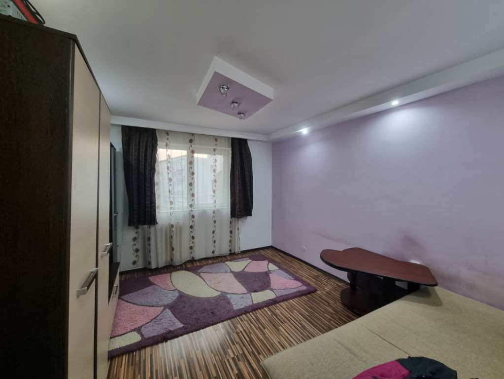 Garsonieră decomandată- etaj 2- Banca Națională- Mioriț