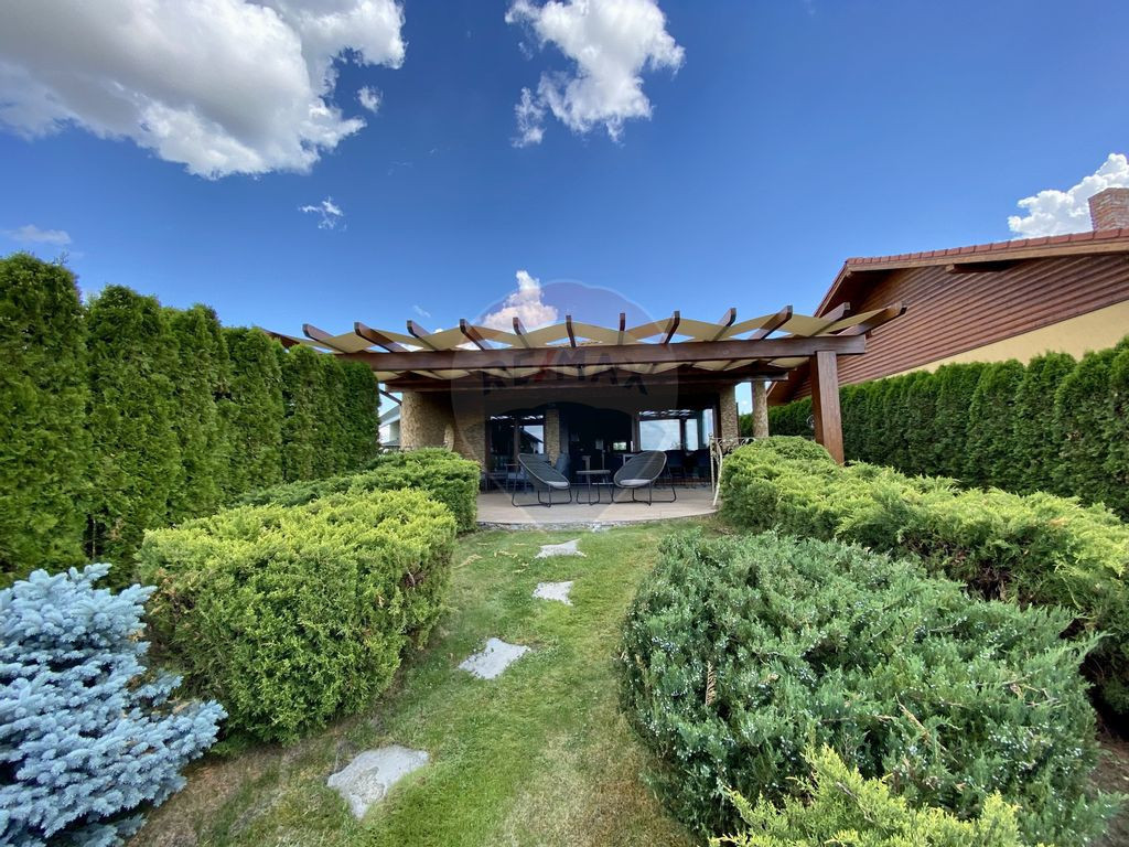 Domeniul Lac Apa, casă de vânzare plus Barcă Maxum cad...