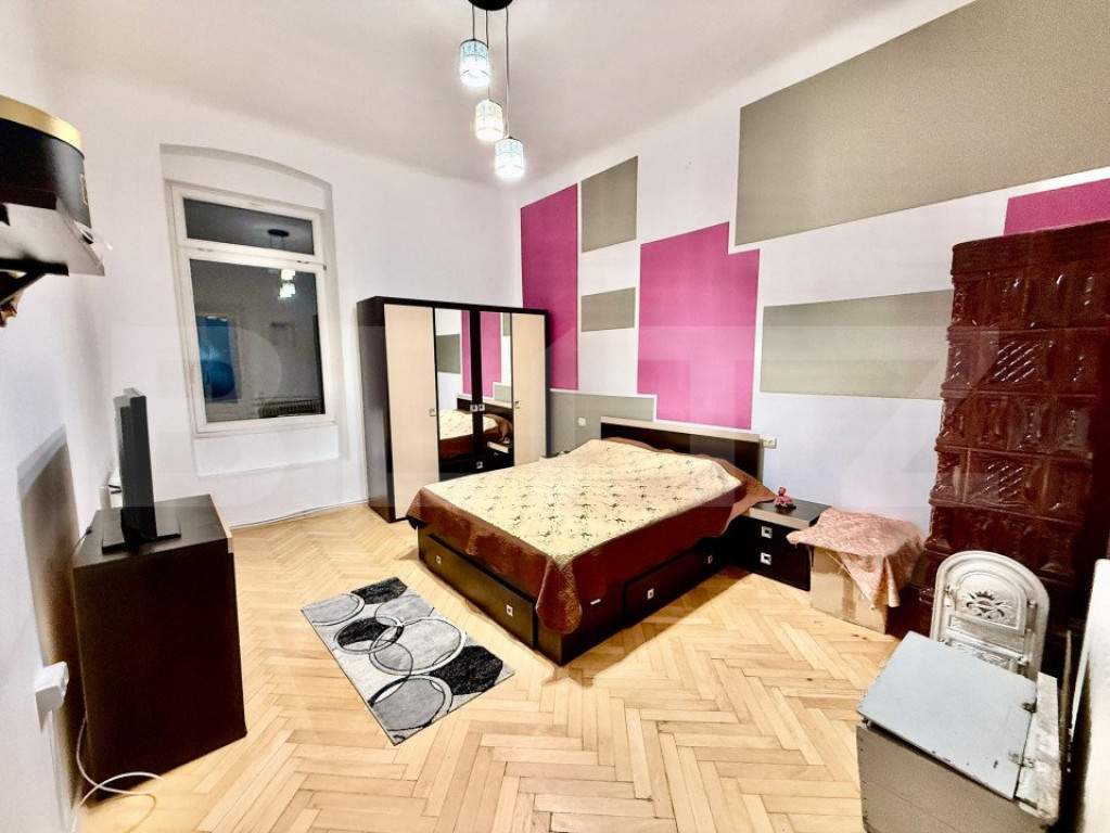 Apartament de vanzare cu 3 camere- zona Centru