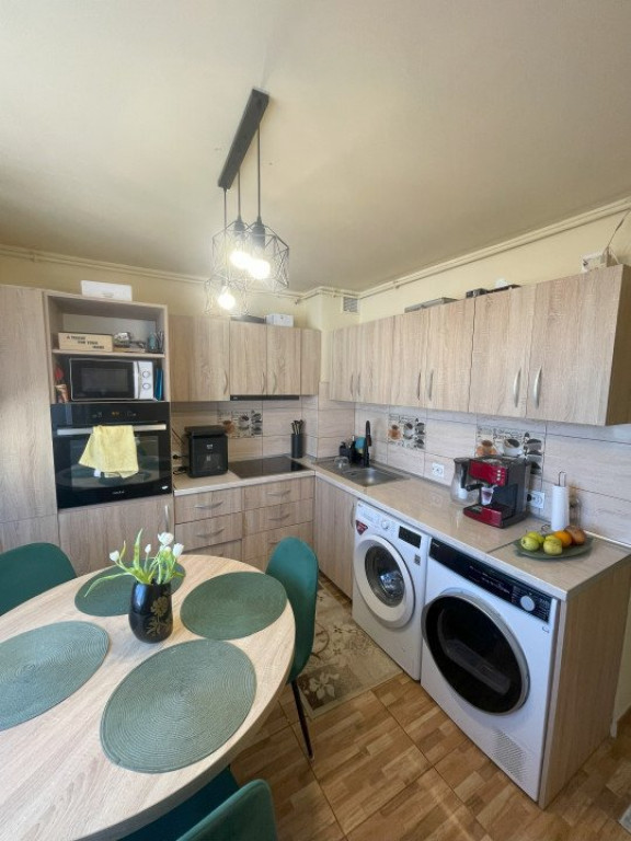 Apartament de 3 camere, 65mp, etaj 4 cu acoperis, Garii