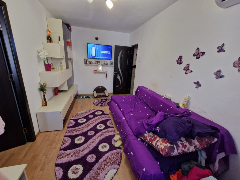 Apartament de vanzare 3 camere, 41 mp, zona George Enescu