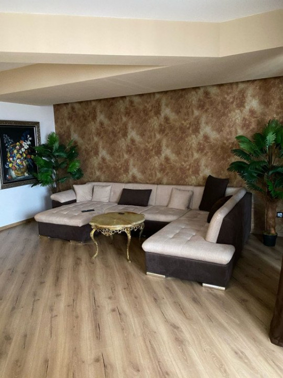 Penthouse 90mp si terasă 38mp cu loc de parcare subteran