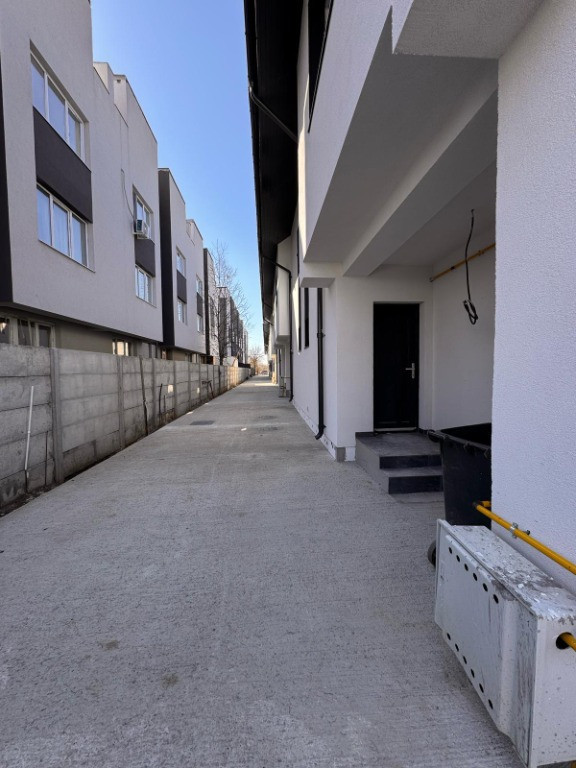 [STR. SCOLII-STR. PAVLICHENI] Casa insiruita-4 acmere-2 bai