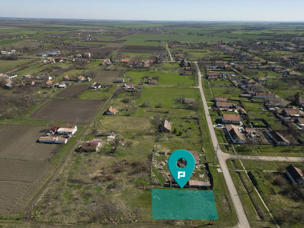 Teren intravilan de 1400 mp în Battonya