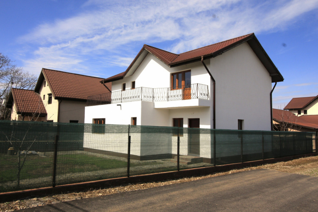 SNAGOV - CIOFLICENI, VILA P+1, 4 CAMERE, S.T. 175 MP, TEREN