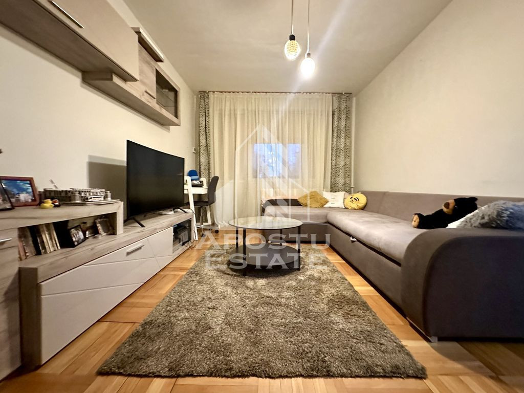 Apartament 3 camere, decomandat, centrala proprie, zona S...