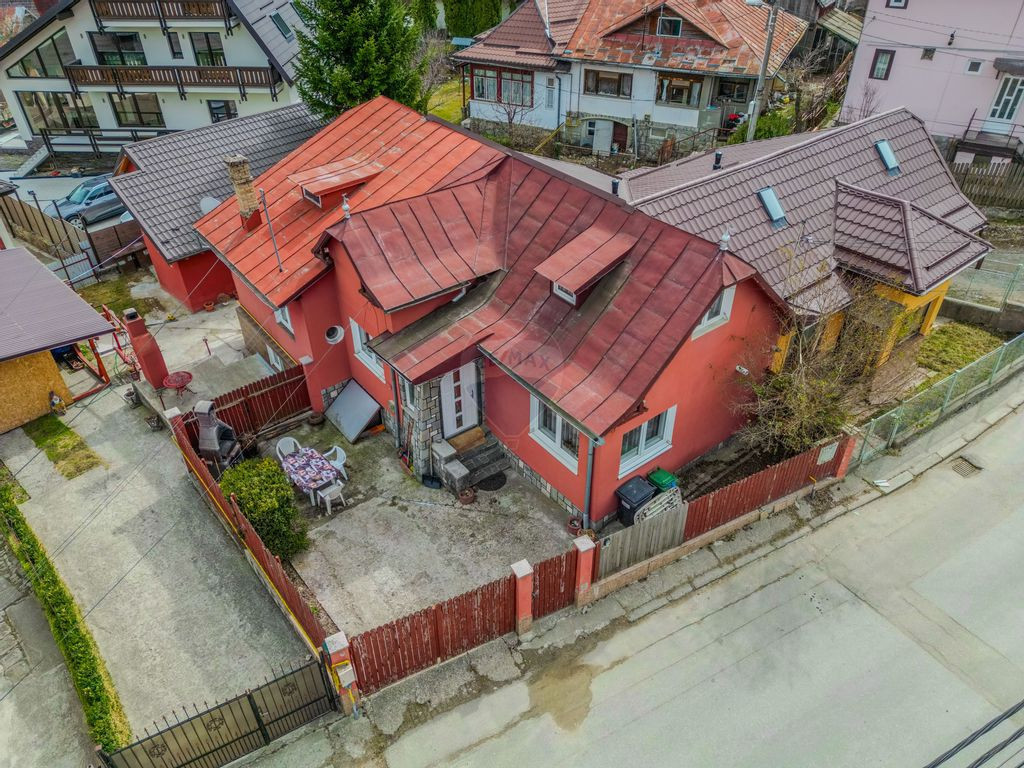 Casă cochetă în centrul stațiunii montane Bușteni