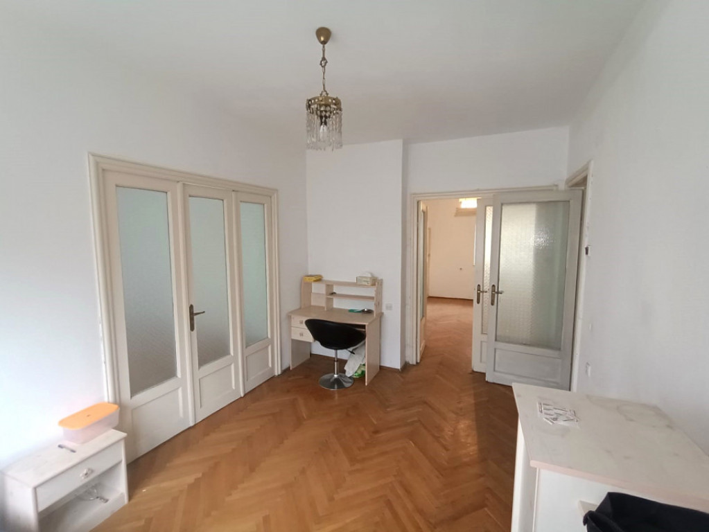 Apartament 4 camere, ultracentral, spațios, luminos, necesi