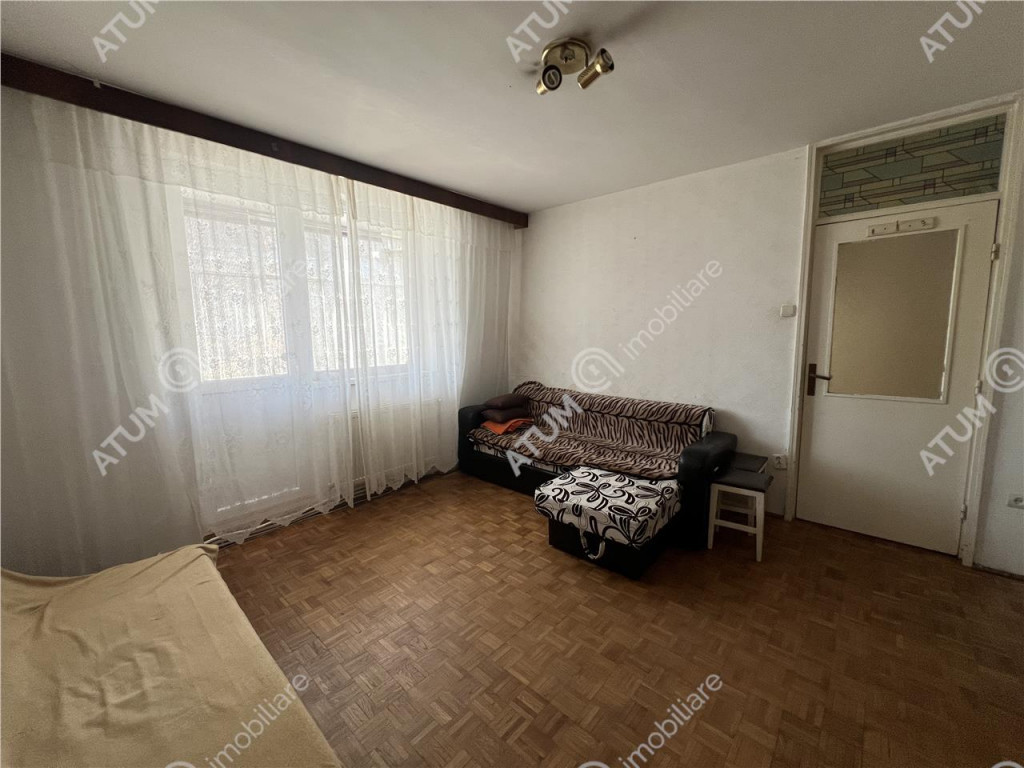 Apartament cu 3 camere si balcon la etajul 1 zona Rahovei di
