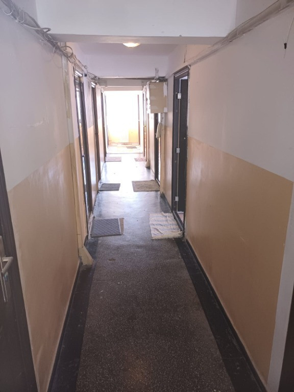 Camera de camin cu baie proprie