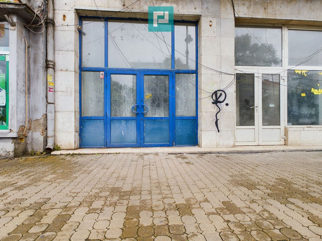 Spațiu comercial 53 mp pe Bulevardul Revoluției
