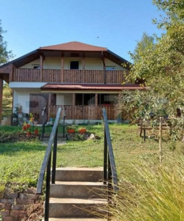 Casa deosebita cu 5 dormitoare, 115 mp, teren 2300 mp, zona