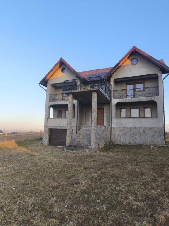 Casa finisata, teren 2500mp, Marginea